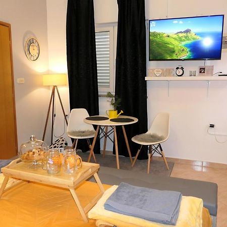 סנג' Apartment Laura מראה חיצוני תמונה