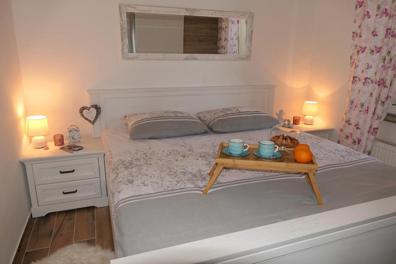 סנג' Apartment Laura מראה חיצוני תמונה