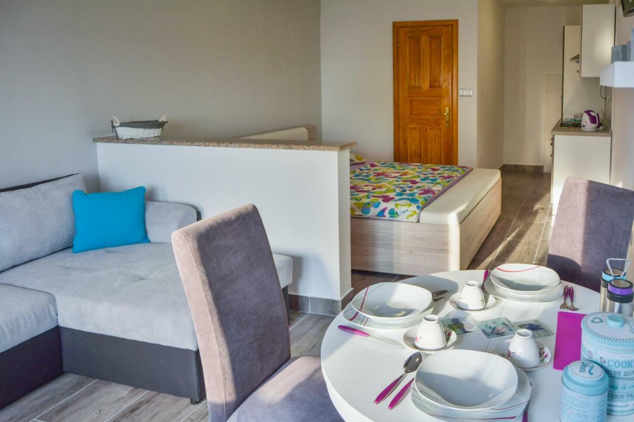 סנג' Apartment Laura מראה חיצוני תמונה